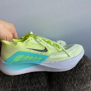 Nike Zoom Fly 4